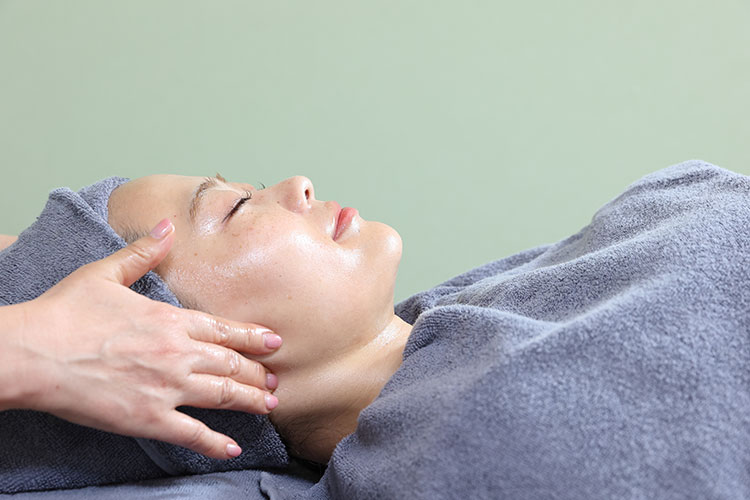 植物の力で、肌本来の美しさを育てる